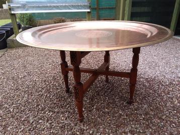 Marokkaanse tafel beschikbaar voor biedingen