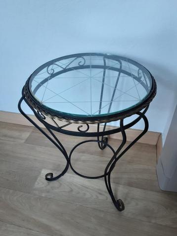 Retro tafeltje glas , ijzeren onderstel ! J.60 SUPERMOOI  beschikbaar voor biedingen