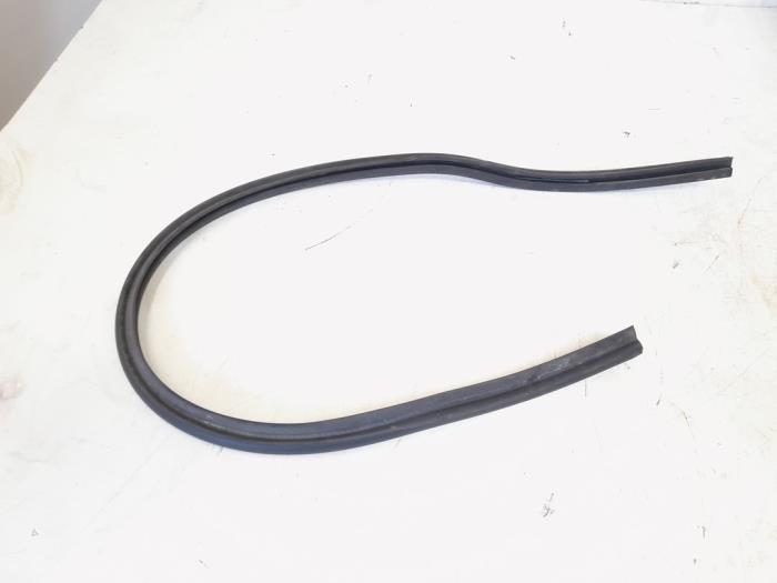 Caoutchouc capot d'un Volkswagen Golf, Autos : Pièces & Accessoires, Carrosserie & Tôlerie, Volkswagen, Utilisé, 3 mois de garantie