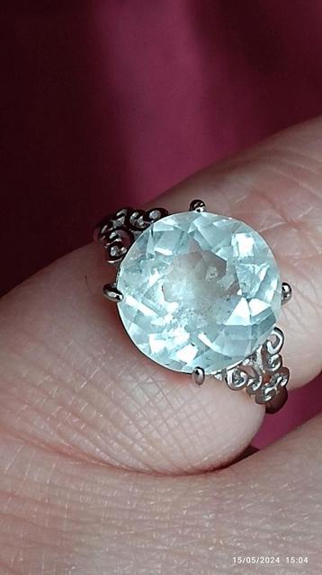 Prachtige sterling zilveren ring met grote blauwe topaas