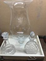 2 karaffen 1 in glas en 1 kristal en stolp 50 cm hoog, Antiek en Kunst, Ophalen