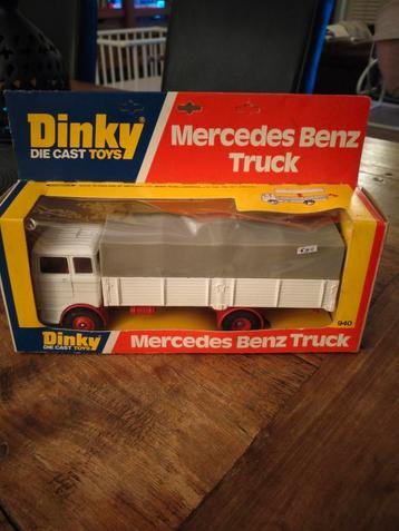 Dinky toys Mercedes-vrachtwagen  beschikbaar voor biedingen