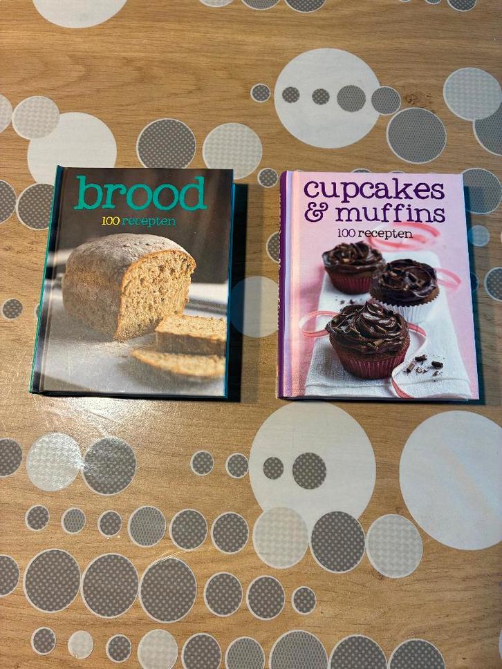 100 recepten voor brood en cupcakes & muffins, Hobby en Vrije tijd, Taarten en Cupcakes maken, Zo goed als nieuw, Cupcakes, Ophalen of Verzenden