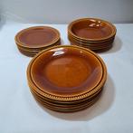 Assiettes Boch Delta brunes., Ophalen