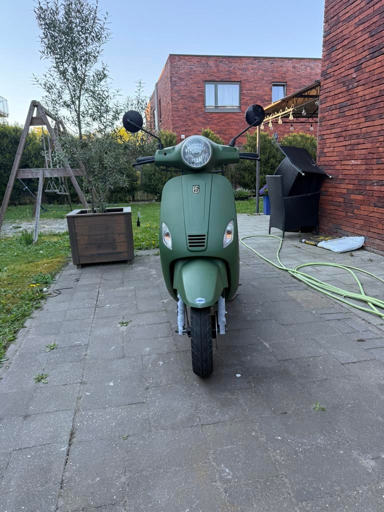 Scooter A klasse, Fietsen en Brommers, Scooters | Vespa, Zo goed als nieuw, Klasse A (25 km/u), Benzine, Ophalen