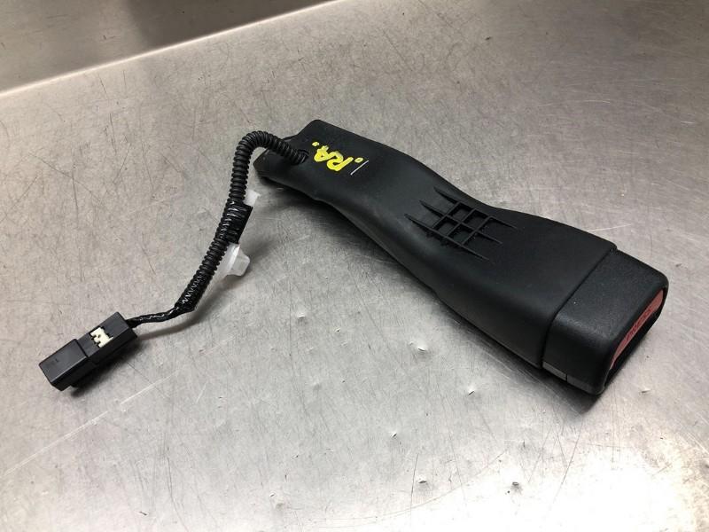 BOUCLE DE CEINTURE ARRIÈRE DROIT Toyota RAV4 (A4), Utilisé, Toyota