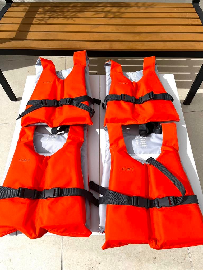 NIEUWE Reddingsvesten kinderen en volwassenen 4 stuks, Enlèvement, Neuf, Enfant, Gilet de sauvetage ou Brassière