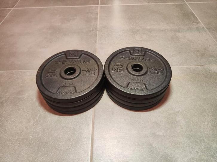 Domyos halterschijven 28mm – 2 kg te koop in Nijlen, Sport en Fitness, Fitnessmaterialen, Zo goed als nieuw, Halterschijven, Armen