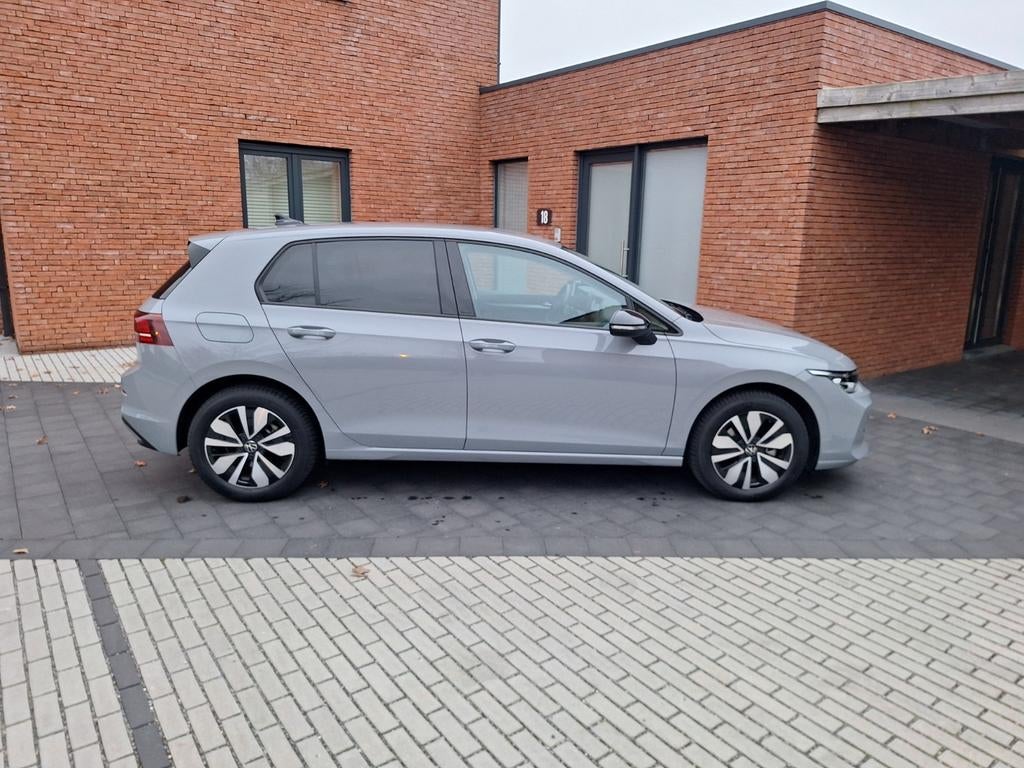 Volkswagen Golf VIII 1.5 TSI – 15.000km | 2025 |, Auto's, Volkswagen, Voorwielaandrijving, Stof, 4 cilinders, 5 deurs
