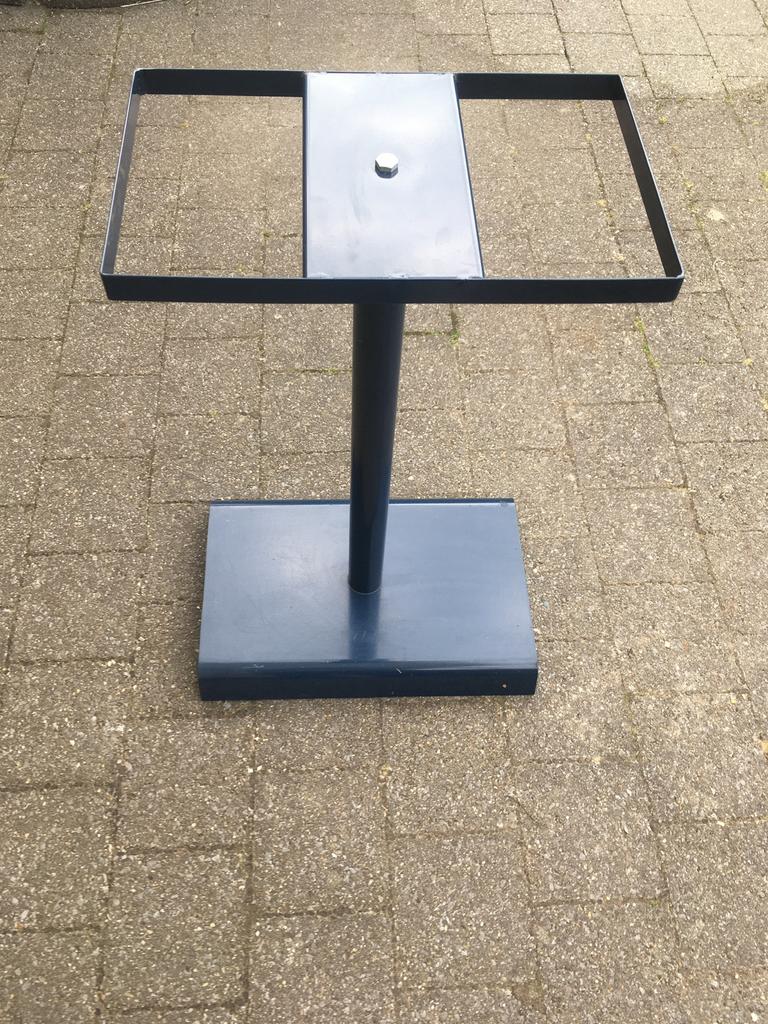 2 METALEN STAANDERS VOOR VOGELKOOIEN 45 EURO/STUK, Dieren en Toebehoren, Vogels | Hokken en Kooien, Ophalen, Zo goed als nieuw