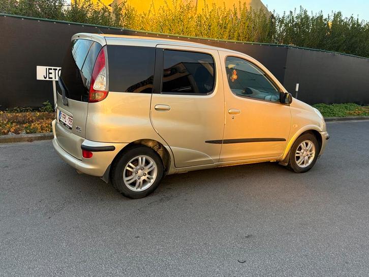 Toyota Yaris verso 2004 essence 38000 km, 2ème propriétaire, Autos, Toyota, Particulier, Verso, Essence, Enlèvement