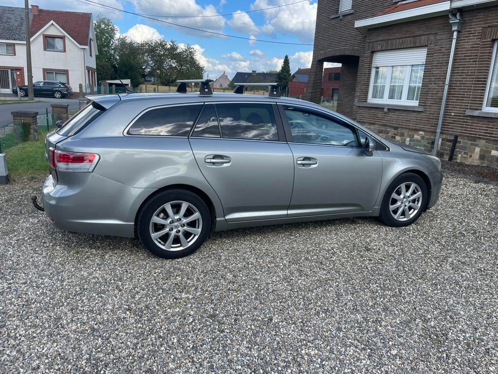 Toyota avansis T27 diesel euro5 te koop, Auto's, Voorwielaandrijving, Euro 5, Avensis, Zwart