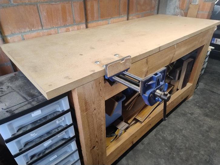 Werkbank met bankschroef in prima staat!, Doe-het-zelf en Bouw, Werkbanken, Bankschroef, Ophalen