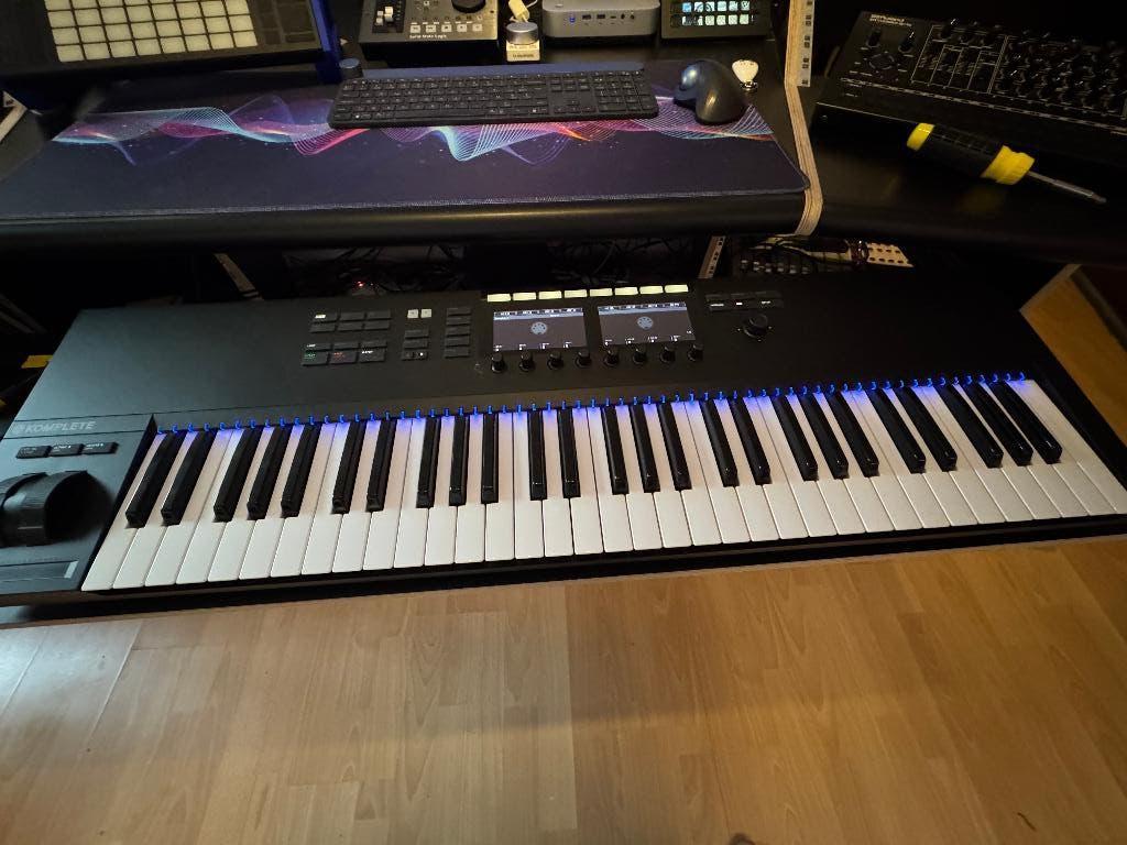 NI Komplete Kontrol S61 MK2, Musique & Instruments, Équipement Midi, Utilisé, Enlèvement ou Envoi