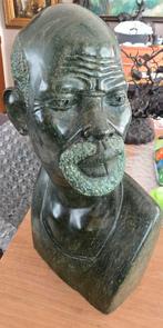 Afrikaans hoofd gemaakt uit verdiet, Enlèvement ou Envoi