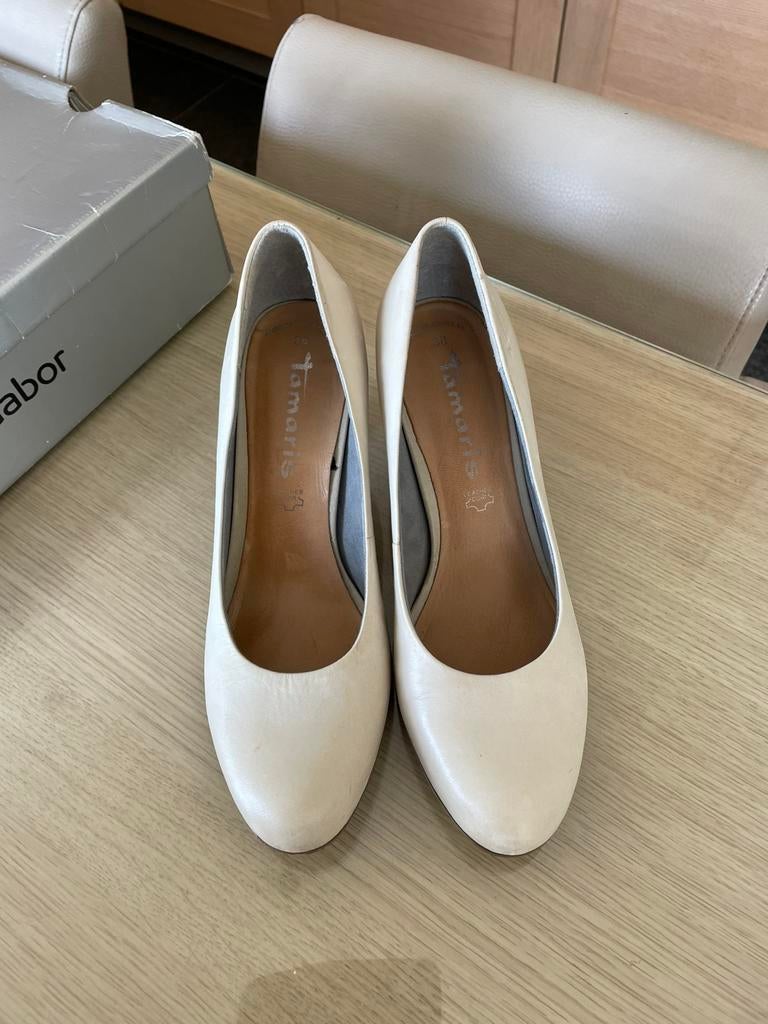 Tamaris pump maat 38, Ophalen, Zo goed als nieuw, Wit, Pumps