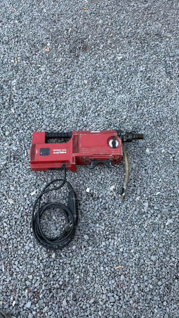 Hilti kernboormachine DD 250-E CAROTTEUSE, Ophalen, 600 watt of meer, Zo goed als nieuw, Variabele snelheid