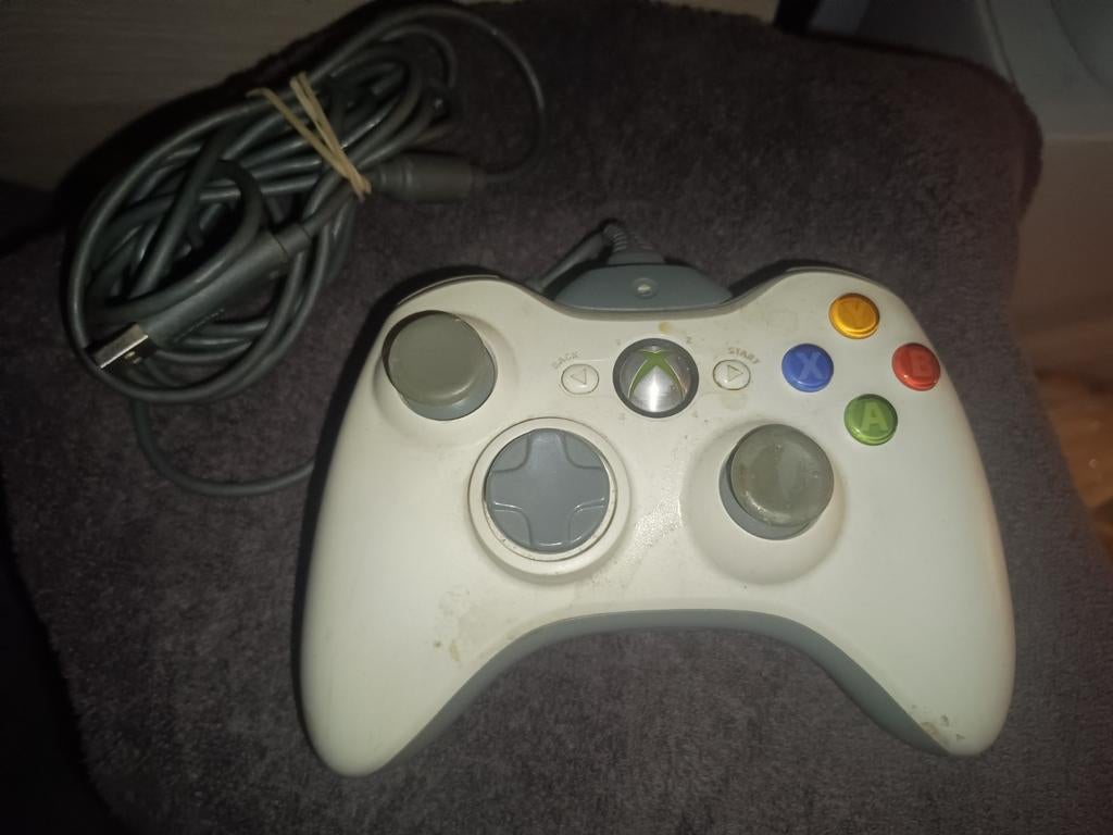 Xbox 360 controller wired x3 stuks op voorraad, Games en Spelcomputers, Spelcomputers | Xbox | Accessoires, Ophalen of Verzenden