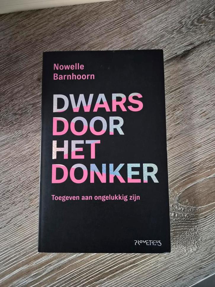 Nowelle Barnhoorn - Dwars door het donker, Livres, Essais, Chroniques & Interviews, Enlèvement