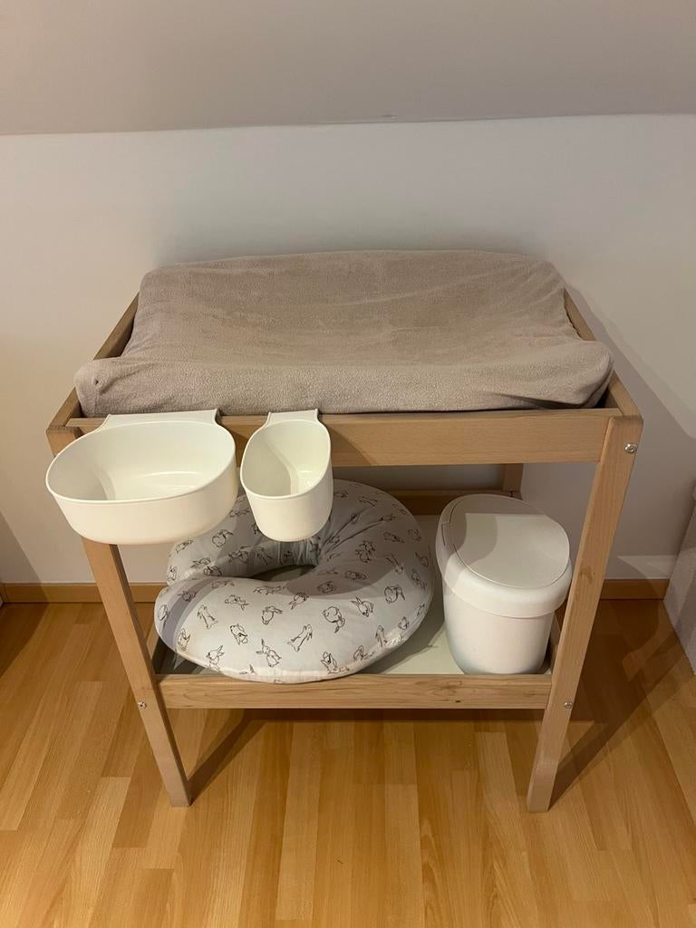 Verzorgingstafel + toebehoren ( zo goed als nieuw), Ophalen, Zo goed als nieuw