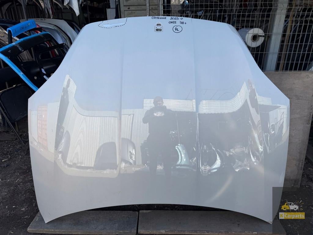 Porsche Cayenne 9Y Lift 2023 - capot, Porscheplatz 1
70435  Stuttgart, DE, Porsche, Info@porsche.de, Utilisé