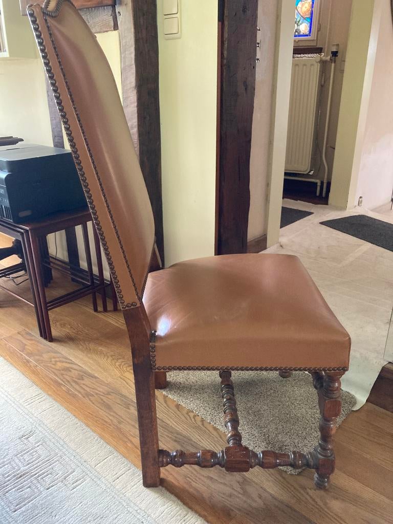 Fauteuil en cuir marron. Style Renaissance, Enlèvement