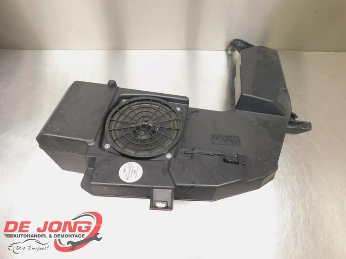 Caisson de graves d'un Audi A4, Autos : Pièces & Accessoires, Électronique & Câbles, Audi, Utilisé, 3 mois de garantie, Enlèvement ou Envoi