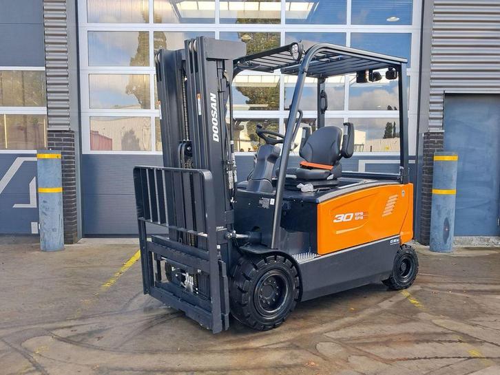 Doosan B30X-7 Plus, Articles professionnels, Machines & Construction | Chariots élévateurs & Transport interne, Chariot élévateur