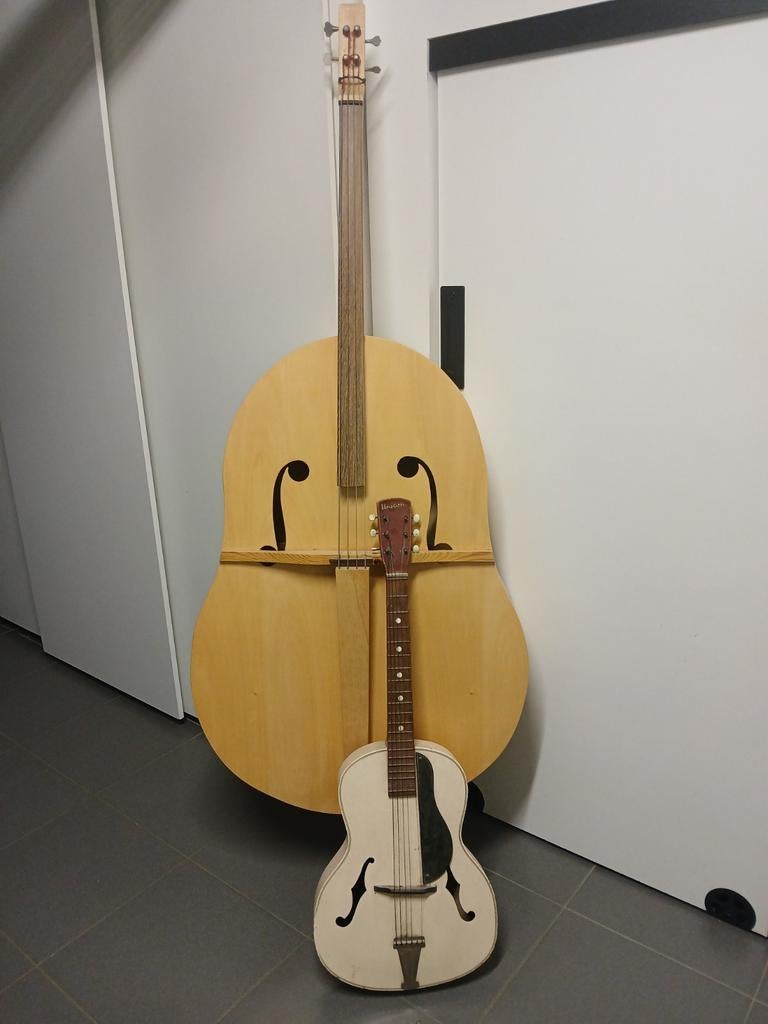 Decoratieve contrabas zelfgemaakt, Ophalen