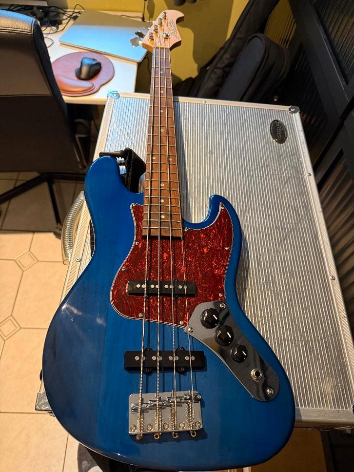 J & D Bass guitar JB Mini See Thru Blue (shortscale), Muziek en Instrumenten, Snaarinstrumenten | Gitaren | Bas, Gebruikt, Elektrisch