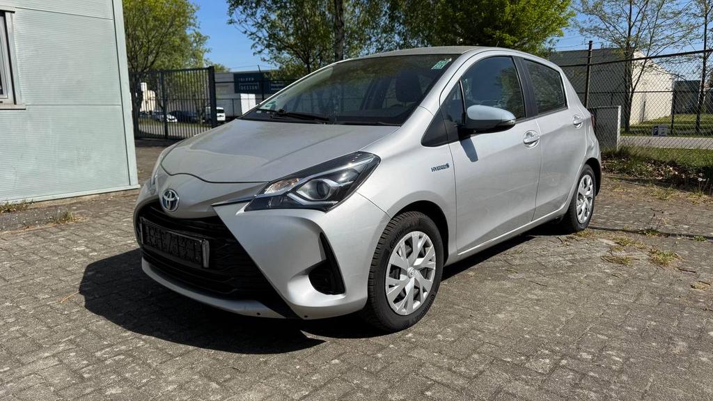 TOYOTA YARIS HYBRIDE À ESSENCE, Argent ou Gris, Achat, Entreprise, Autre