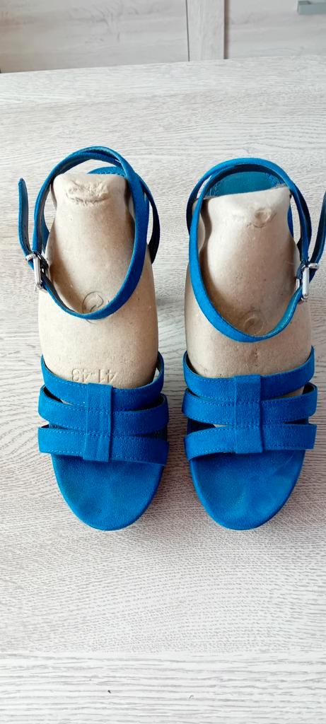 Elektrische blauwe pompen maat 38, Kleding | Dames, Schoenen, Gedragen, Pumps, Blauw, Ophalen of Verzenden
