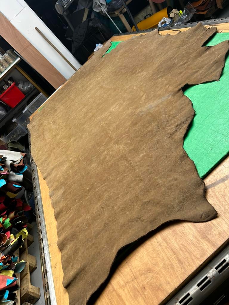 Monstergroen patina-vintage nubuck huid 1.7-2mm soepel A153, Hobby en Vrije tijd, Ophalen of Verzenden, Zo goed als nieuw