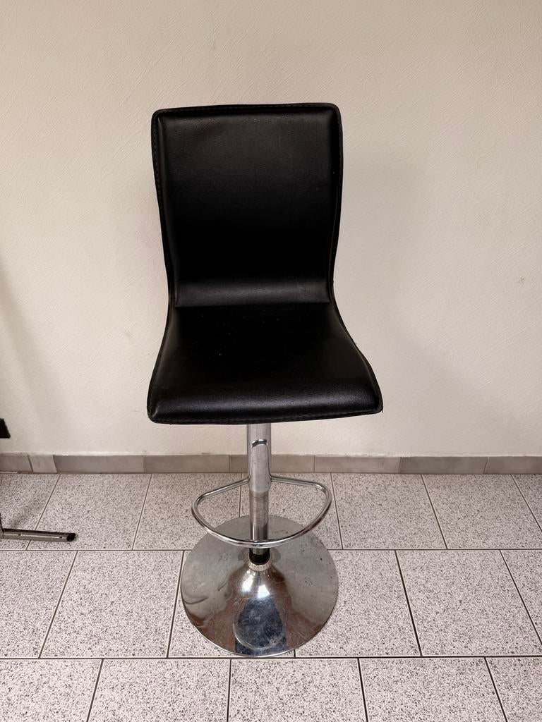 Barstoel (Hoogste bieder tegen woensdag krijgt hem), Enlèvement, Comme neuf