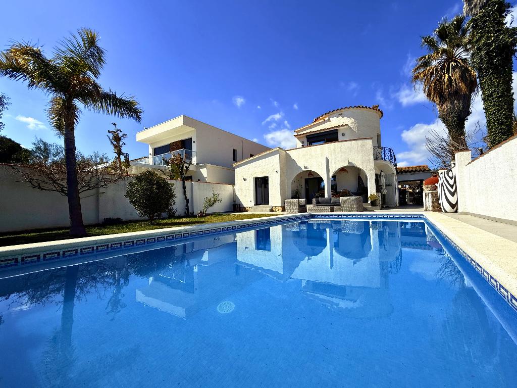 Villa 6/8p Empuriabrava Falconera met eigen ligplaats, Vakantie, Vakantiehuizen | Spanje, Costa Brava, Landhuis of Villa, Stad