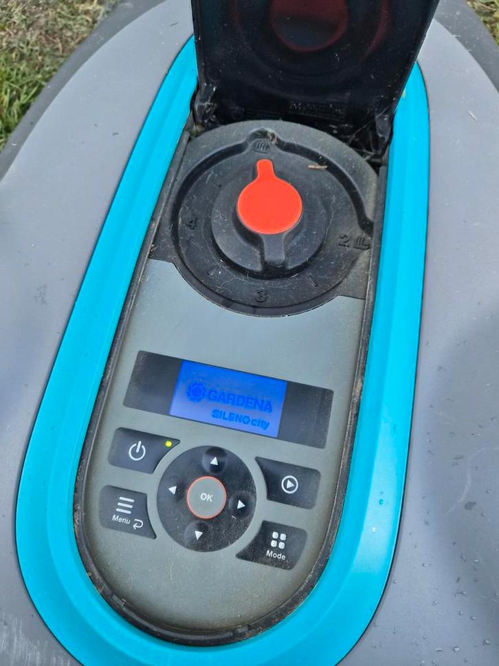 Tondeuse robot Bluetooth Gardena Sileno City 500 + sa base, Jardin & Terrasse, Tondeuses robotisées, Utilisé, Avec capteur de pluie