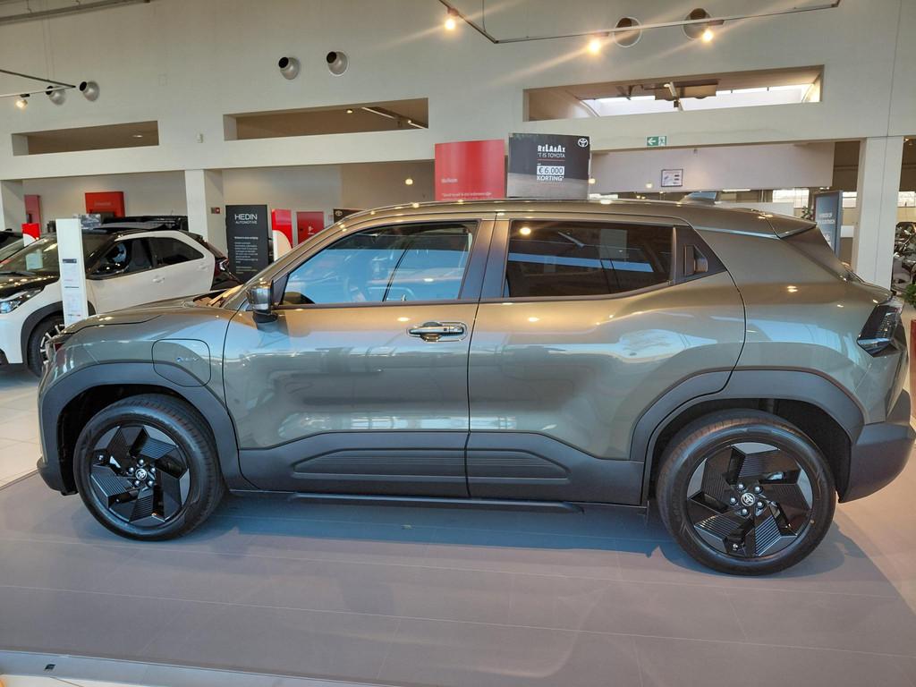 Toyota Urban Cruiser 61 kWh 2WD Executive, Stof, Overige kleuren, 128 kW, 1760 kg