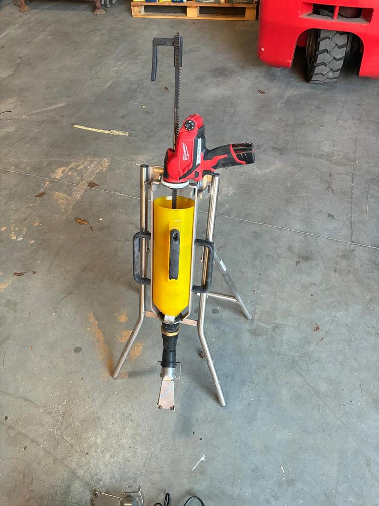 Pistolet à colle Milwaukee d'occasion 1x, Bricolage & Construction, Matériel de peinture, Enlèvement ou Envoi, Comme neuf