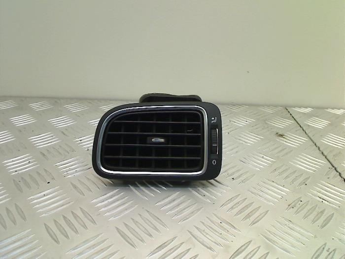 Grille aération tableau de bord d'un Volkswagen Polo, Autos : Pièces & Accessoires, Tableau de bord & Interrupteurs, Volkswagen