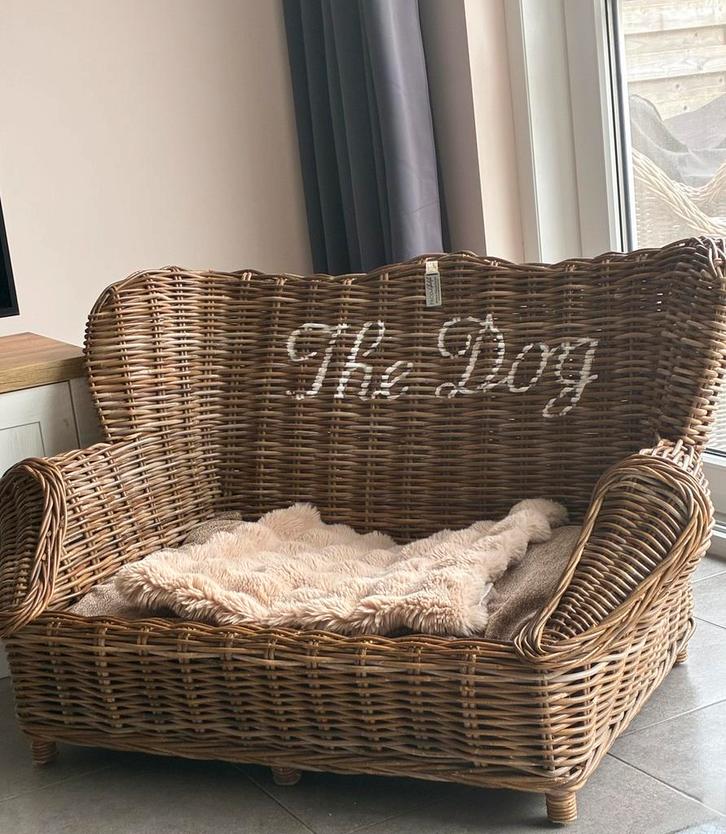 grote rotan mand mee mooi kussen en groot deken, Dieren en Toebehoren, Hondenmanden, Nieuw, Ophalen