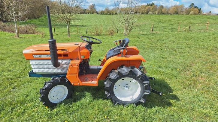 Micro tracteur KUBOTA B 1400 4X4, Articles professionnels, Agriculture | Tracteurs, jusqu'à 2500, Autres marques, jusqu'à 80 ch