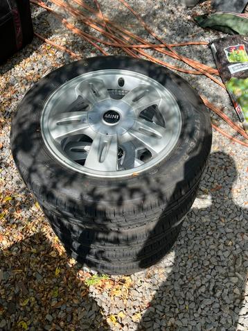 Minerva 175/65 R15 Radial 209 84T ETETE—TBE zomerbanden beschikbaar voor biedingen