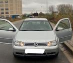 Vw Golf AUTOMAAT 1.6 benzine bouwjaar 2001 km 160000, Auto's, Automaat, Stof, Zwart, Bedrijf