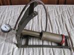 Antieke voetpomp met manometer, WIKA, Fietsen en Brommers, Ophalen of Verzenden, Drukmeter, Gebruikt