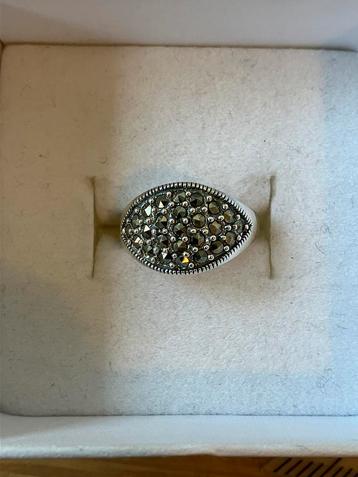 Zilveren ring maat 16 beschikbaar voor biedingen
