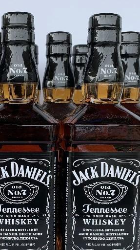 Lot / doos Jack Daniels 6 stuks voor €150,-