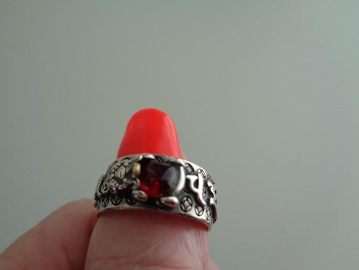 Bague argent Tibétaine avec pierre rouge, Bijoux, Sacs & Beauté, Bagues, Comme neuf, Femme ou Homme, Autres couleurs, Argent, Enlèvement ou Envoi