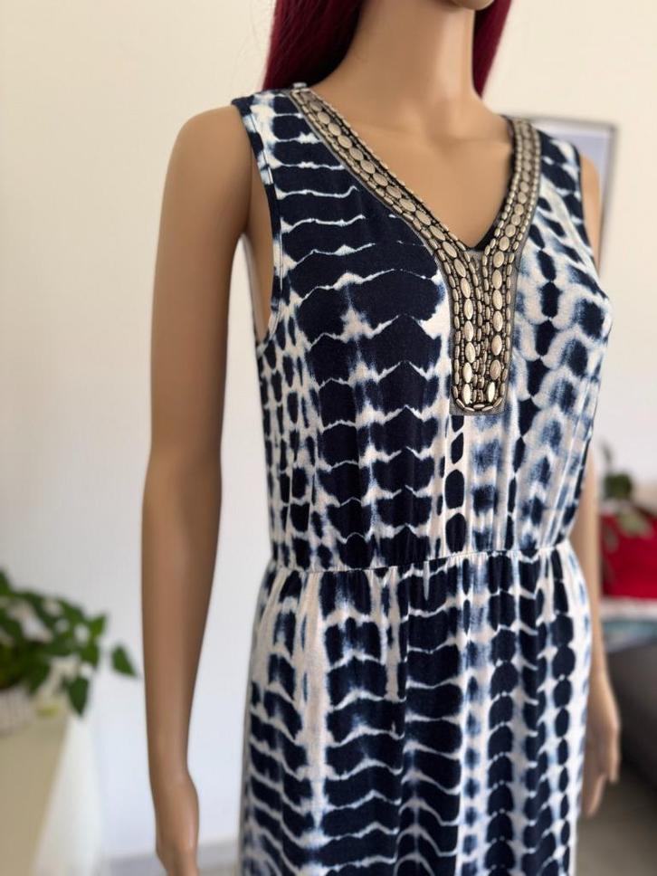Batik blue maxi dress with beads (size S/M) new, Kleding | Dames, Jurken, Nieuw, Maat 38/40 (M), Blauw, Onder de knie, Ophalen of Verzenden