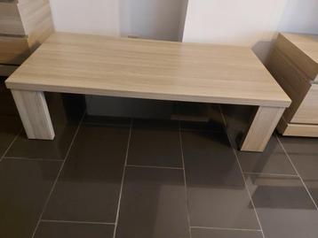 Salon tafel disponible aux enchères