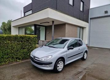 Peugeot 206+ 1.1i 1er Propriétaire avec CT Vente et Garantie, Autos, Achat, Entreprise, Boîte manuelle, Noir